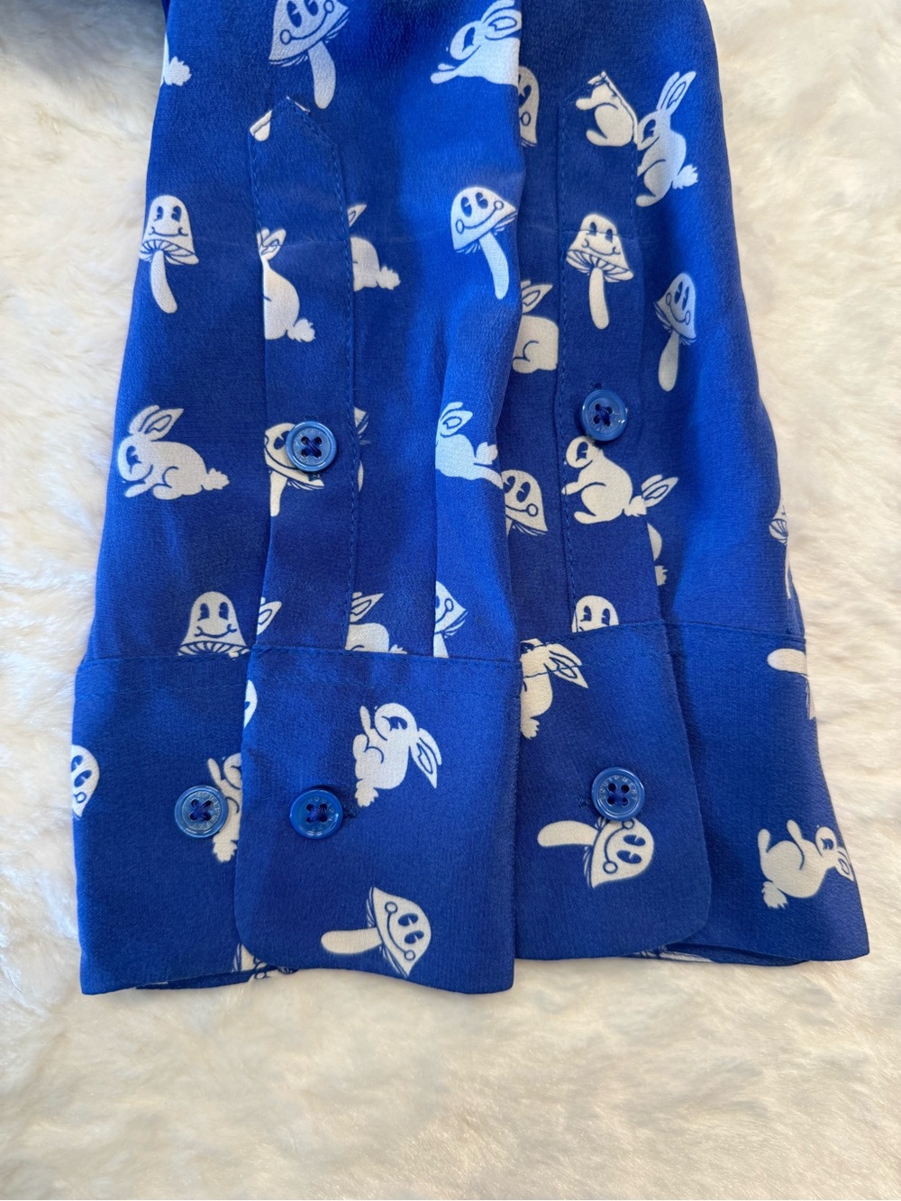 Equipment Silk Blue Button-Up Blouse with Bunny + Mushroom Print Size Small E61 - Picture 14 of 14